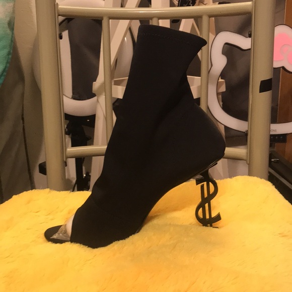 EXTREMELY COMFORTABLE dollar sign high heels - Picture 5 of 8